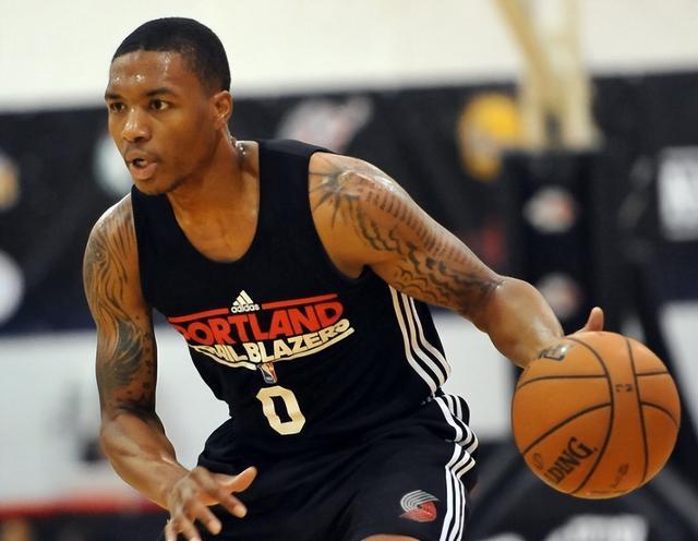 在比赛的初 在比赛的初