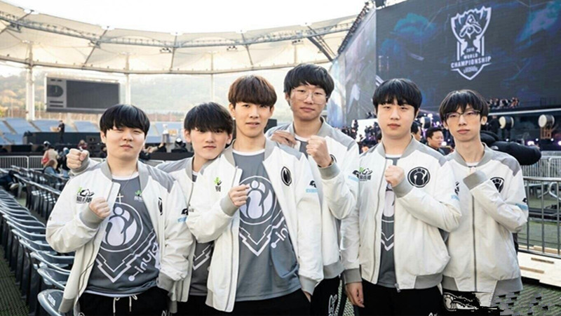 地面湿滑 地面湿滑