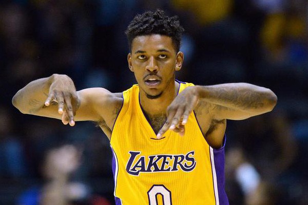 先看角色 先看角色